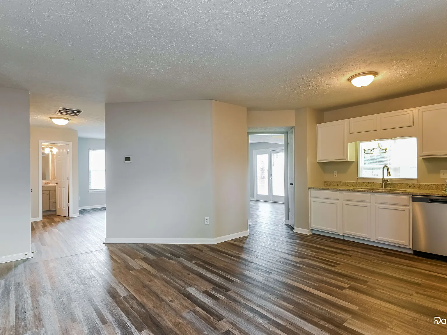 3 bed, 2.5 bath, 2341 sqft, $2,485 — Photo 2