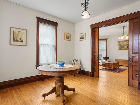 5th image of 317 W Division St