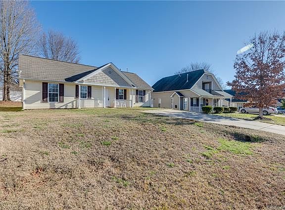 4th image of 709 Erinbrook Ln #77