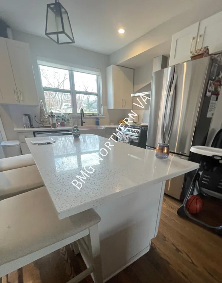 Stylish Remodeled Row House with 2 Bedrooms & 2 Baths in Desirable Del Ray — Photo 2