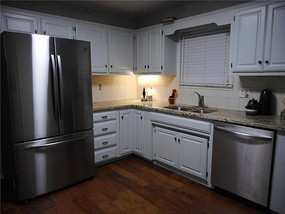 5th image of 615 W 101st St