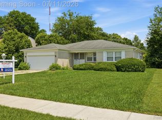 25760 Southwood Dr, Southfield, MI 48075