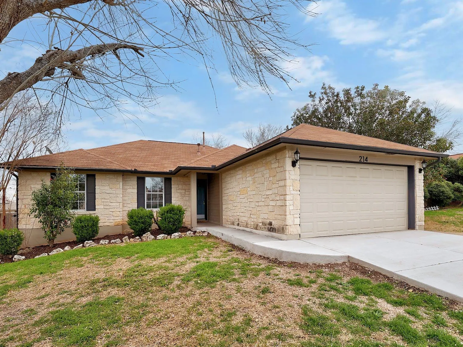4 bed, 2.0 bath, 1355 sqft, $1,895 — Photo 2