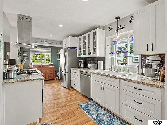 5th image of 10912 Washington St