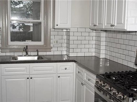 4th image of 1118 Maple St
