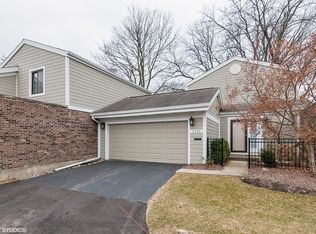 2124 Fox Run, Wheaton, IL 60189