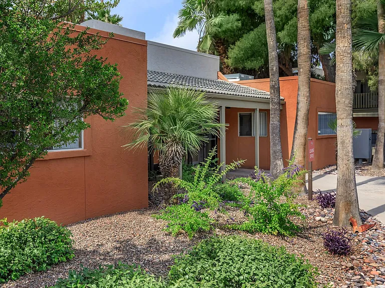 Pantano Villas Apartments — Photo 3