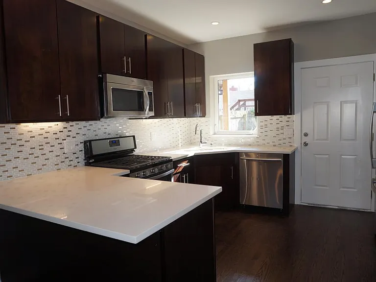 1516 N Bosworth Ave #1 — Photo 2