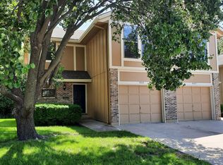 9205 Central St, Kansas City, MO 64114