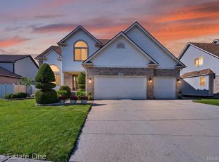 17482 Snapdragon Dr, Brownstown, MI 48173