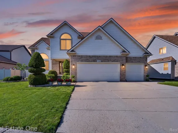 17482 Snapdragon Dr, Brownstown, MI 48173