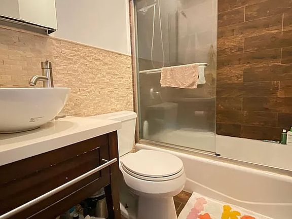 4th image of 189 Rogers Ave #3