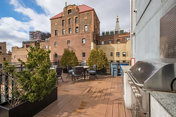 Sold by Voro, LLC | media 15