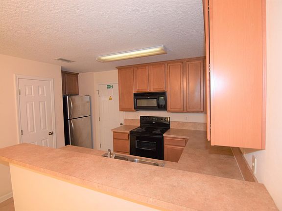 4th image of 1004 N Black Cherry Dr