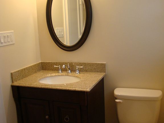 5th image of 709 Queen Elizabeth Dr