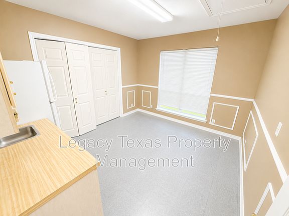 4th image of 508 N Crowley Rd
