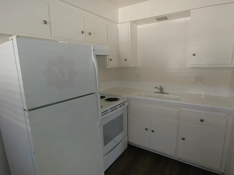 1905 De La Vina St #15 — Photo 6