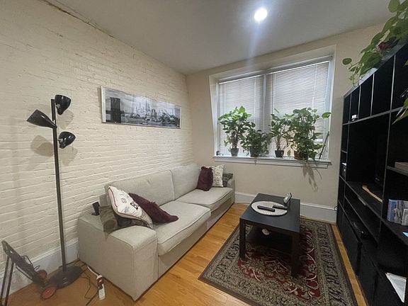 2nd image of 105 Pinckney St #8