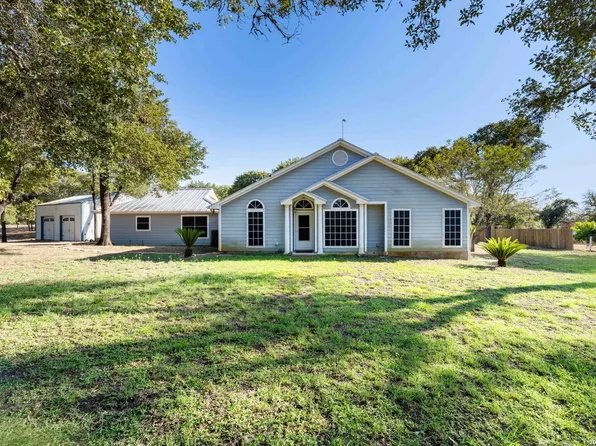 104 scenic oak, Floresville, TX 78114
