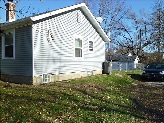 3rd image of 2001 N Bosart Ave