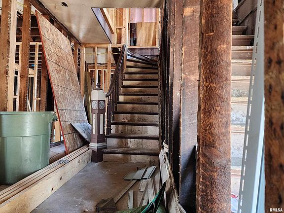 5th image of 318 Myrtle St