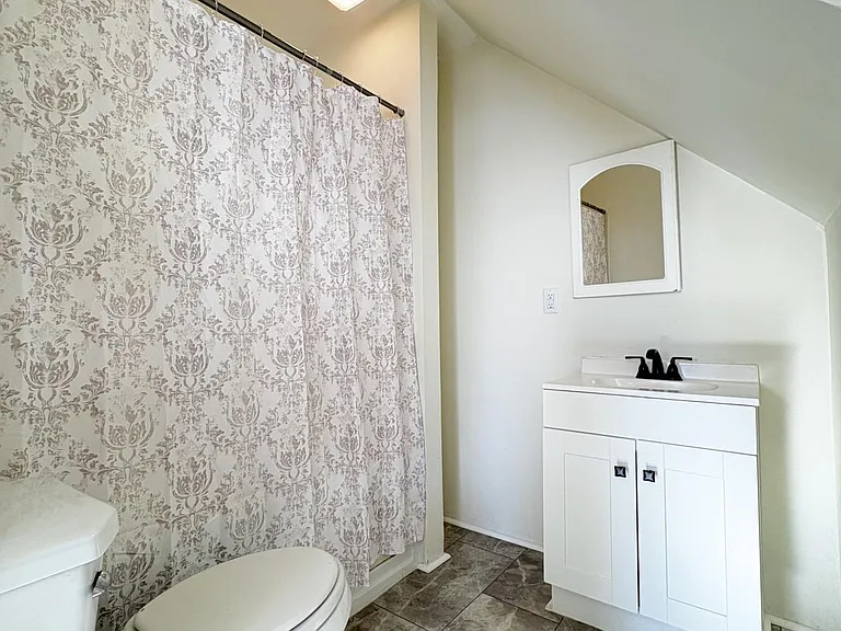 171 Oak St #1R — Photo 8