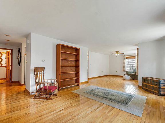 5th image of 2761 Lake Shore Road #41
