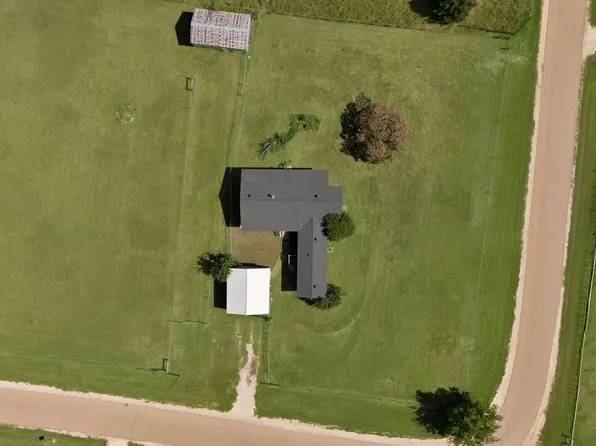 201 Fox Run Rd, Cleburne, TX 76033