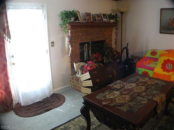 2nd image of 836 Sommerville Cres