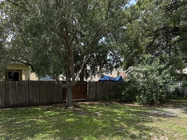 307 E Kirby St — Photo 16