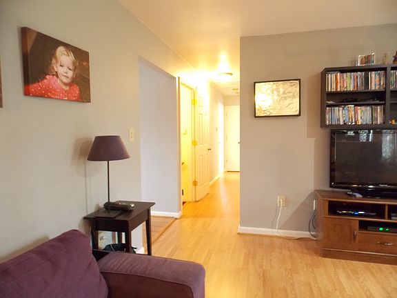 2nd image of 710 Oakridge Dr