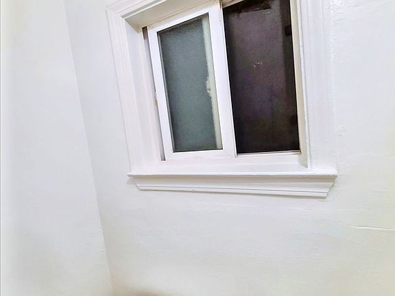 5th image of 1425 Macarthur Blvd #2