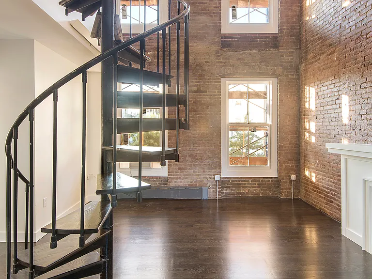 88 Perry St #4R — Photo 3