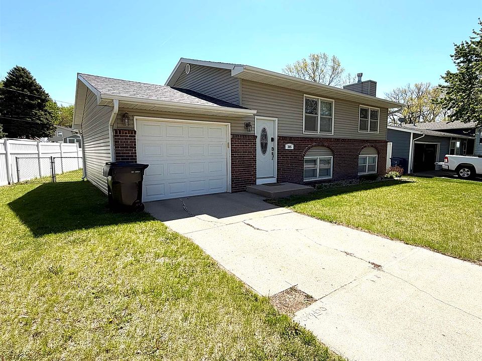 1st image of 305 Windsor Dr