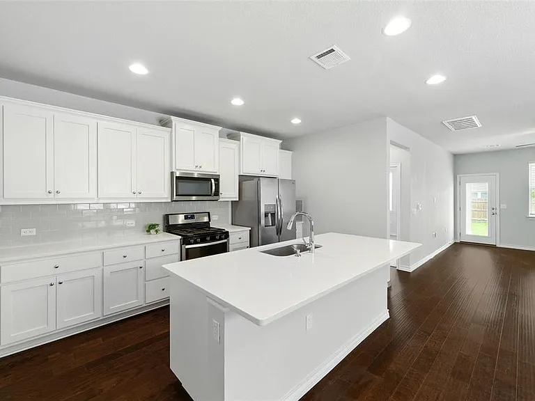 11921 Cimaizon Dr — Photo 3
