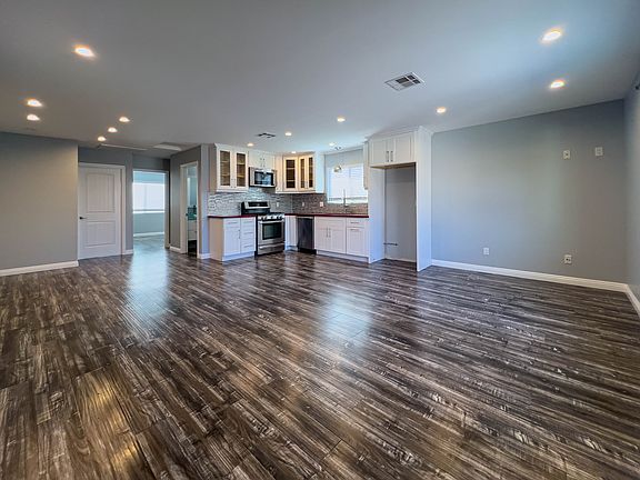 4th image of 8165 Wilkinson Ave