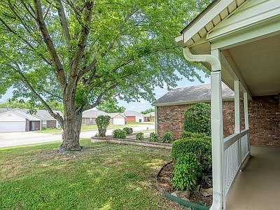 4th image of 1264 S Pepper Tree Ln