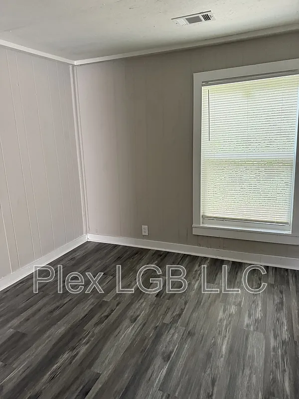 3 bed, 1.0 bath, 973 sqft, $1,125 — Photo 3