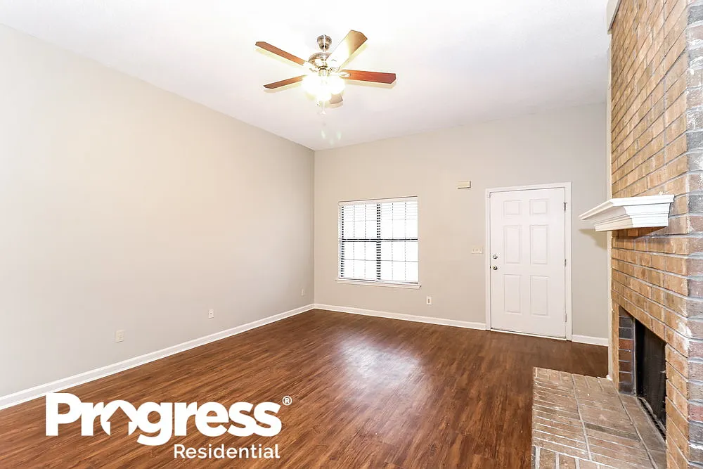 3 bed, 2.0 bath, 1242 sqft, $1,740 — Photo 3