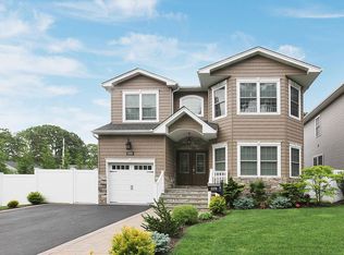 2178 Benefit St, Merrick, NY 11566