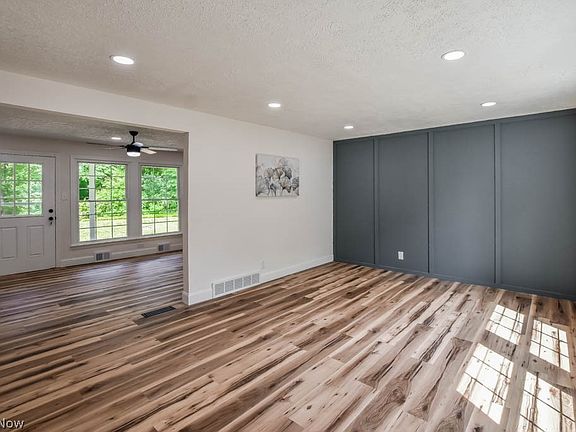 3rd image of 836 Eaglenest Ave