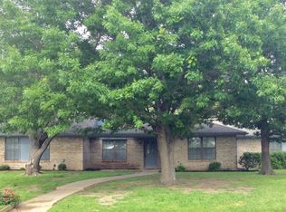 2010 S Village Dr, Bonham, TX 75418