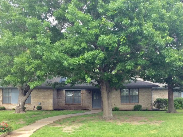 2010 S Village Dr, Bonham, TX 75418