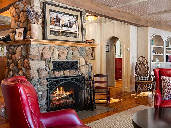 4th image of 5382 Lake Grove Rd