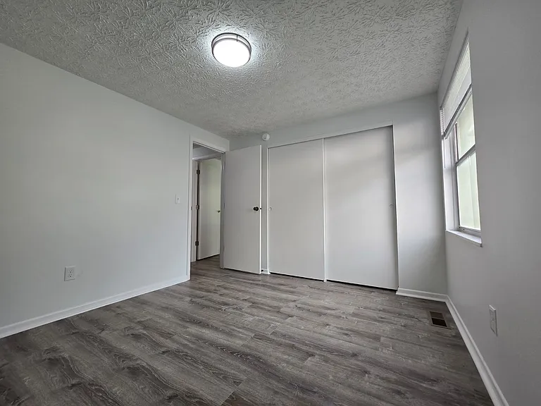2490 Burgandy Ln — Photo 8