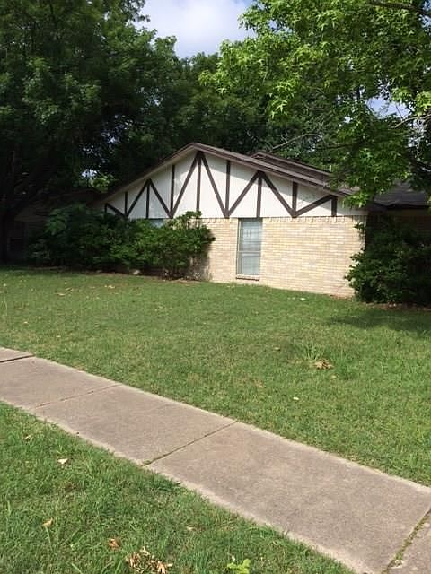 2nd image of 1409 Sam Houston Dr
