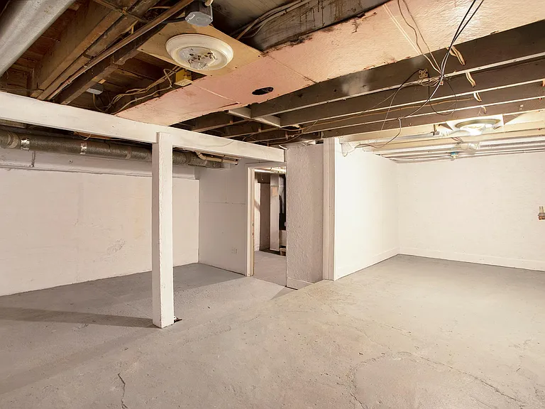 1822 S Warren St — Photo 11