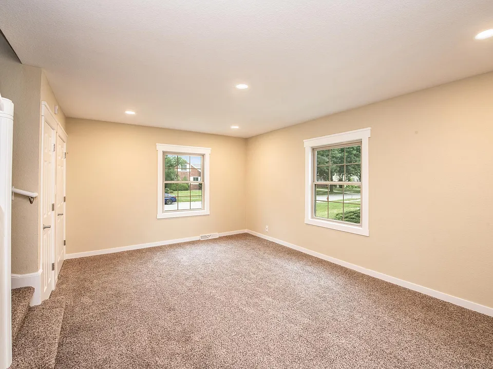 Bright & Sunny Living Room