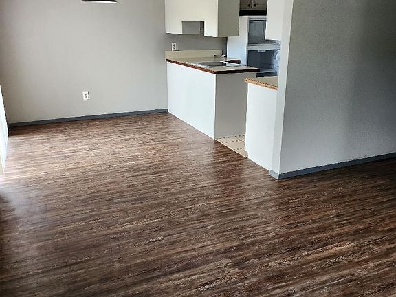 2nd image of 103 Parklane Dr #103