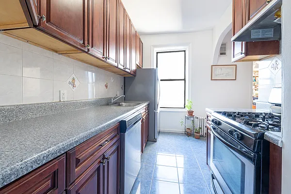 Sold by Brick&Mortar | media 5